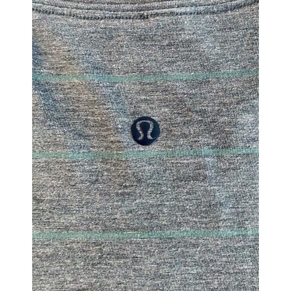 Lululemon T-Shirt Mens Medium Green Gray Stripe Workout Gym Performance Casual - Picture 4 of 4